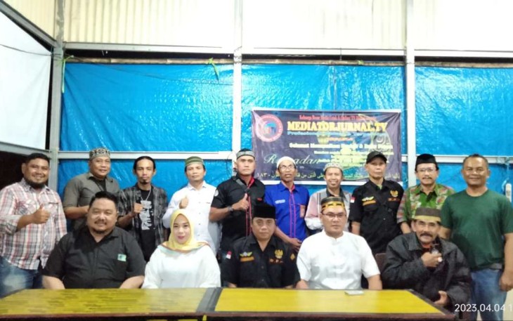 Buka puasa bersama awak media di kedai Rest area 73