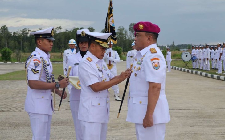 Pangkoarmada III Laksda TNI Agus Hariadi saat sertijab Lantamal X