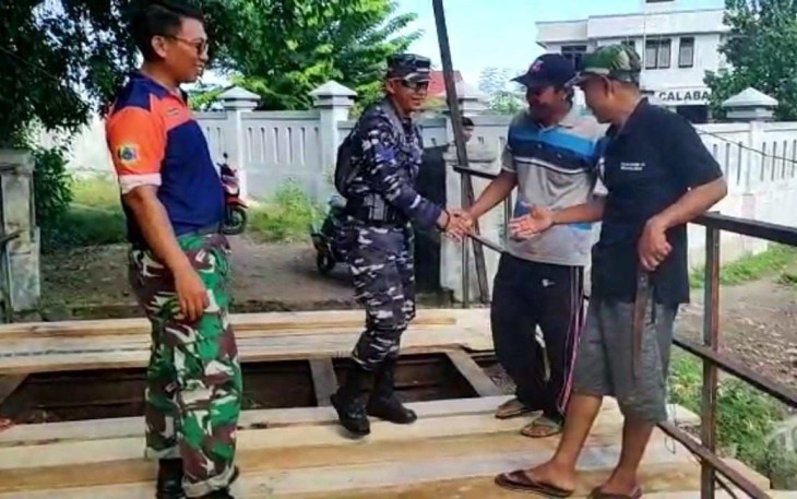 Baksos renovasi jembatan 
