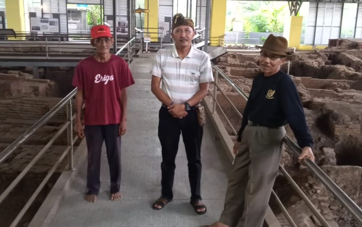 Klikwarta.com bersama Suwondo dan Sunaryo, keduanya pecinta budaya asal Ngantang, Malang, (Jumat,28/4/2023) menelusuri jejak peradaban dari era Majapahit