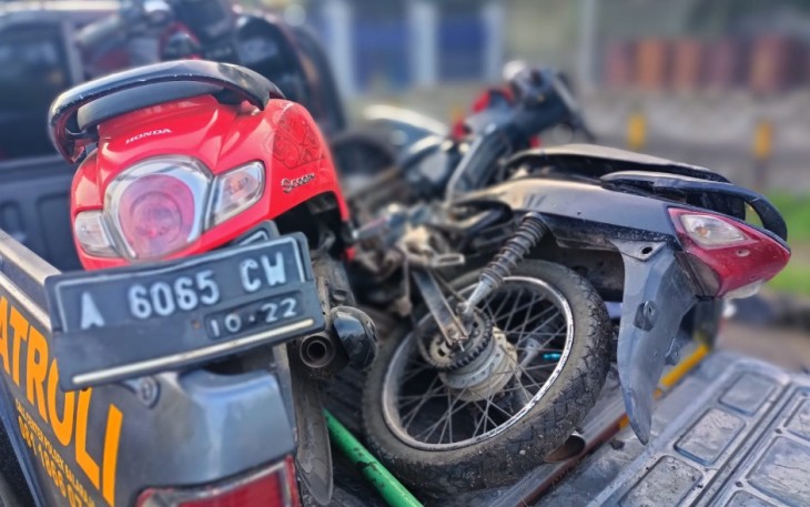 Barang bukti tawuran pelajar diamankan personel Polsek Balaraja Tangerang 