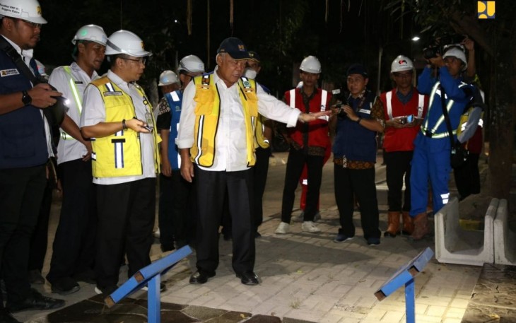 Menteri Basuki saat meninjau Revitalisasi Kawasan Taman Balekambang di Solo 