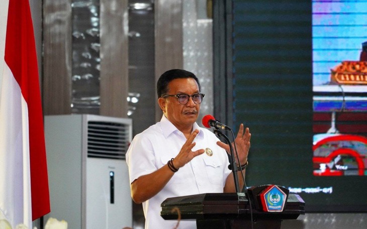 Wali Kota Bitung Maurits Mantiri