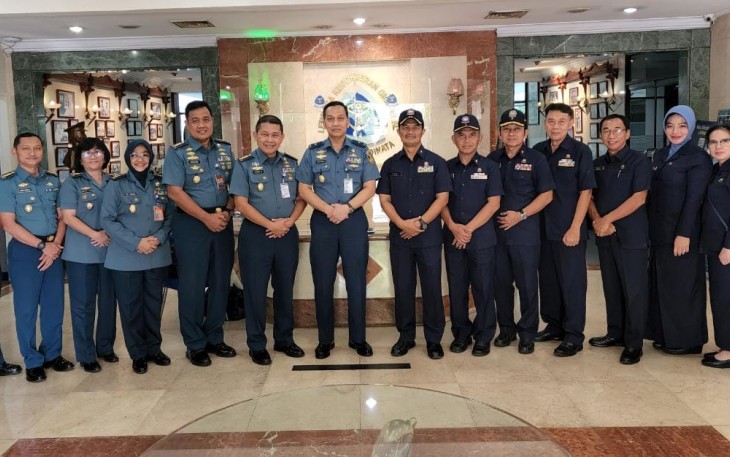 Ketum YHT bersama jajaran Ladokgi TNI AL RE Martadinata Jakarta 