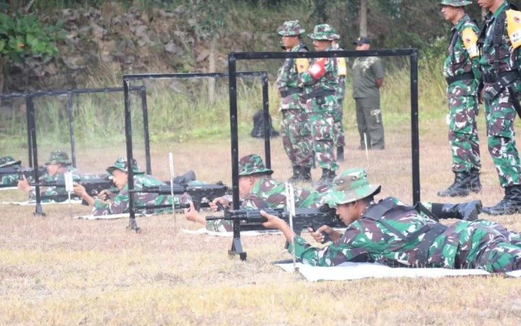 Latihan menembak prajurit Korem 081/DSJ