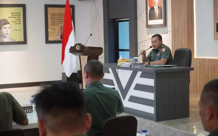 Danrem 081/DSJ Kolonel Inf H. Sugiyono saat pimpin sidang Pankar Pama
