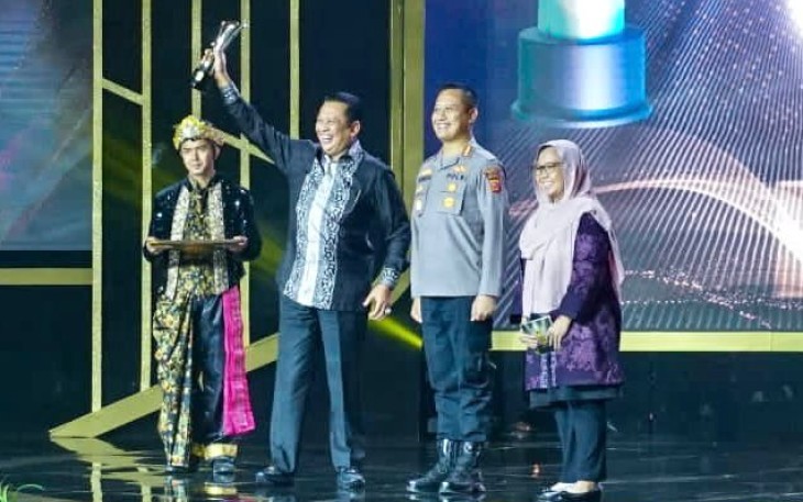 Bamsoet saat menyerahkan Hagoeng Award 2023 di Jakarta, (14/7)