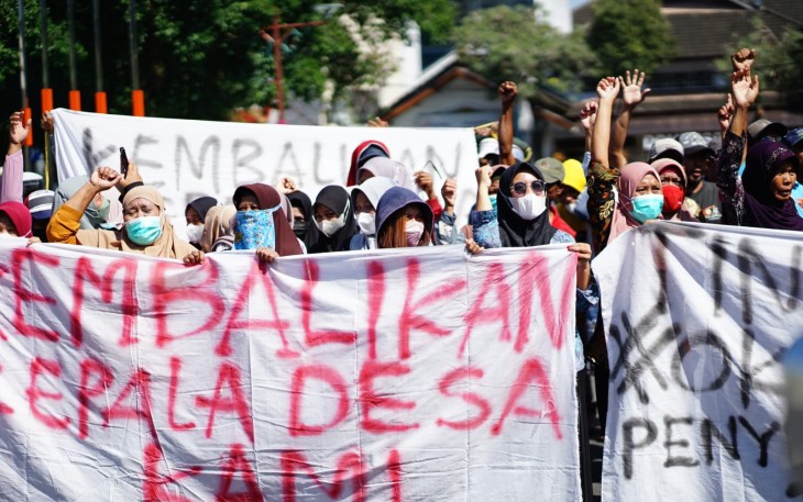 Situasi unjuk rasa pembebasan Kades Tlogoayu Pati