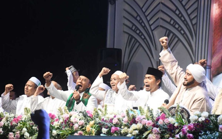 Danrem 081/DSJ Kolonel Inf H. Sugiyono saat bersholawat 