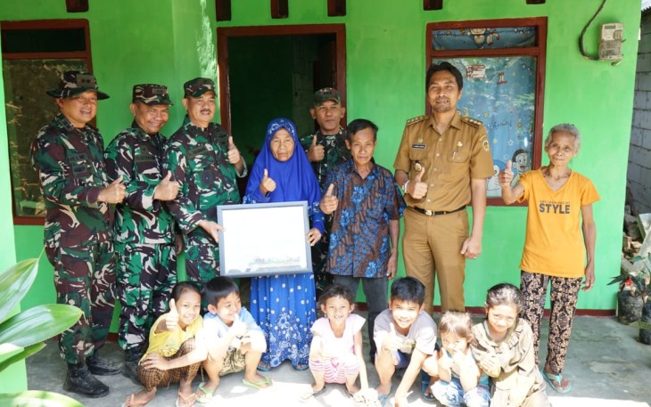 Irdam V Brawijaya Brigjen TNI Abdul Rachman saat meninjau hasil RTLH TMMD Kodim 0803/Madiun, Kamis (10/8)
