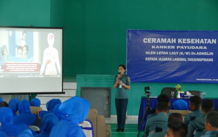 Ceramah kesehatan deteksi dini kanker payudara di Lanudal Tanjungpinang, Jum'at (11/8)