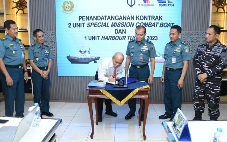 Kadisadal Laksamana Pertama TNI Widiyantoro saat penandatangan kontrak pengadaan alutsista di Jakarta, Selasa (19/9)