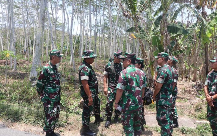 Pangdam V Brawijaya Mayjen TNI Farid Makruf Tinjau Daerah Latihan Kaligentong Kabupaten Tulungagung, Senin (9/10)