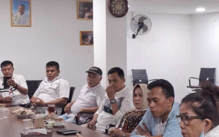 Tim Senopati 08, Nurmala Sitanggang Ketua Relawan Pemenangan Prabowo (Paling Kanan) saat rapat koordinasi di Jakarta, (3/10).