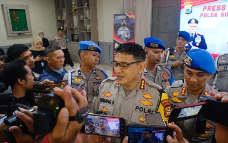 Kabid Humas Polda Sulsel Kombes Pol Komang Suartana saat memberikan keterangan pers di Mapolda Sulsel, Rabu (18/10)
