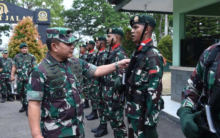 Kasad Jenderal TNI Dudung Abdurachman saat menyapa prajuritnya di Brigif 18/Trisula/2/Kostrad, Jabung, Malang, Kamis (19/10)