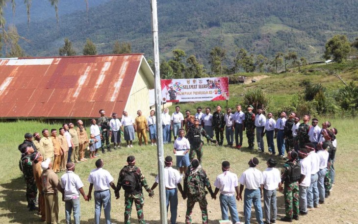 Peringatan Hari Sumpah Pemuda ke-95 Pelajar SMA Negeri 1 Sugapa bersama SATGAS Yonif PR 330 Tri Dharma, Senin (30/10)