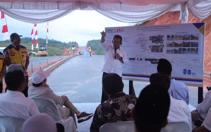 Tinjau Realisasi Inpres, Suharso Monoarfa Didampingi Gubernur Kepri Turun ke Jalan Lintas Barat Lanjutan 