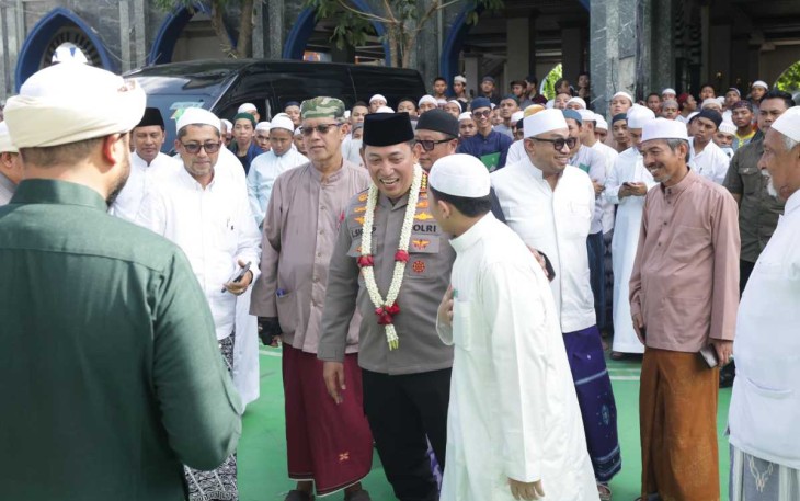 Kapolri Jenderal Listyo Sigit Prabowo saat mengunjungi Ponpes Dalwa di Pasuruan, Jawa Timur, (29/12)