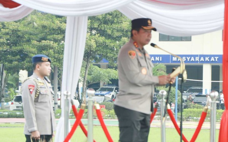 Kapolda Jatim Irjen Pol Toni Harmanto saat membacakan amanat Kapolri dalam HUT Satpam ke- 42