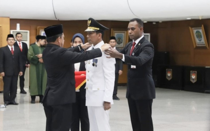 Mendagri Tito Karnavian saat melantik Penjabat Gubernur Kepulauan Babel di Jakarta, Jum'at (31/3)