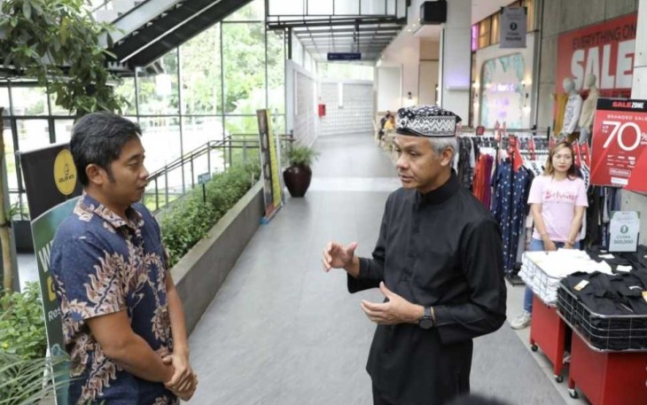 Ganjar Pranowo saat memberikan arahan ke pengelola rest area
