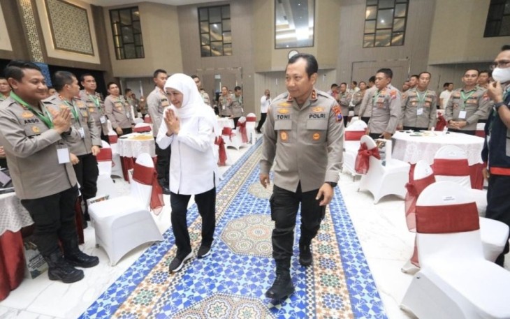 Kapolda Jatim Irjen Pol Toni Harmanto bersama Gubernur Jatim Khofifah Indar Parawansa 