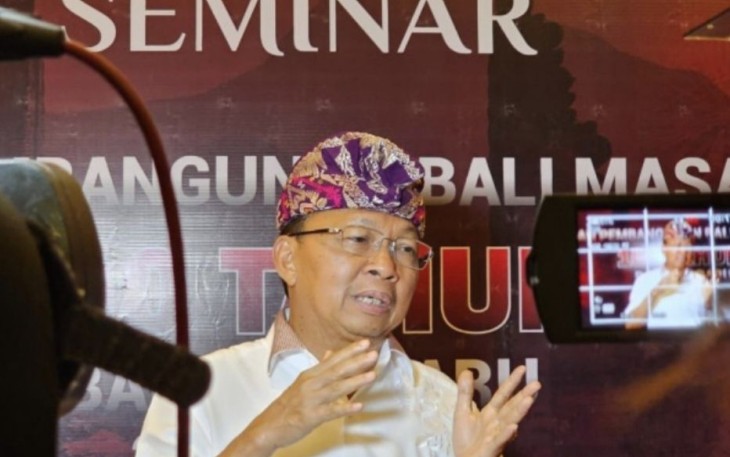 Gubernur Bali I Wayan Koster saat memberikan keterangan pers, Kamis (4/5)