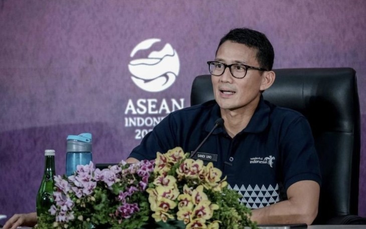 Menteri Pariwisata dan Ekonomi Kreatif/Kepala Badan Pariwisata dan Ekonomi Kreatif, Sandiaga Salahuddin Uno saat menggelar jumpa pers di Media Center KTT ke-42 ASEAN 2023 di Hotel Bintang Flores, Labuan Bajo, Rabu (10/5/2023)