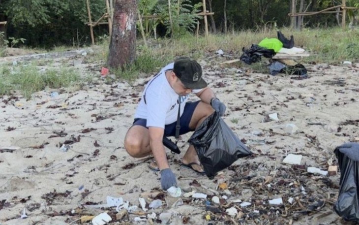 Millenial BUMN mendukung gerakan BUMN Youth Environmental Movement di Pantai Binongko, Labuan Bajo, Manggarai Barat,