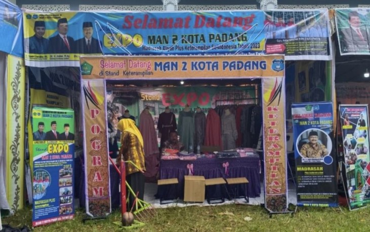 Stand Expo Madrasah Aliyah Plus Keterampilan