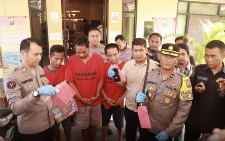Kompol Sugeng Kapolsek Mulyorejo saat memberikan keterangan pers, Sabtu (8/7)