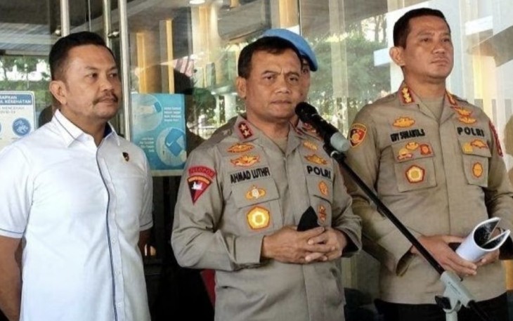 Kapolda Jateng Irjen Pol Ahmad Luthfi saat memberikan keterangan pers, Senin (17/7)