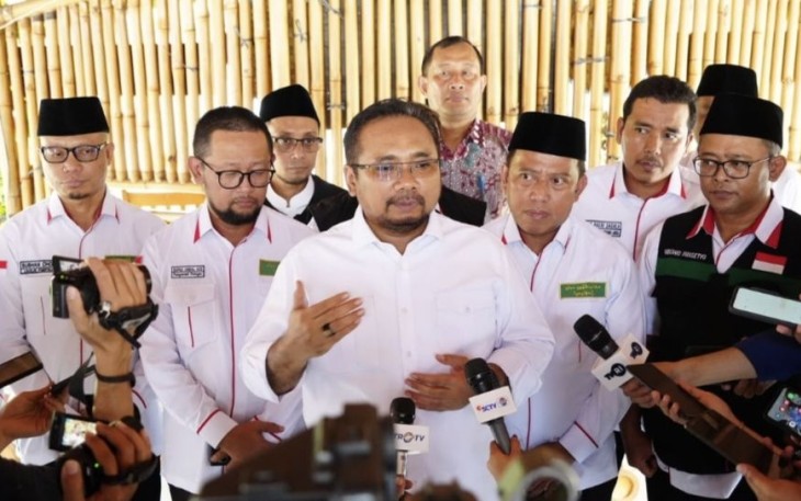 Menag Yaqut Cholil Qoumas memberikan keterangan pers di bandara Soekarno Hatta, Kamis (27/7/2023)