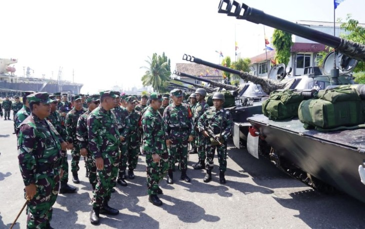 Apel Kesiapan Latgab TNI 2023 di dermaga ujung Surabaya, Kamis (27/7)
