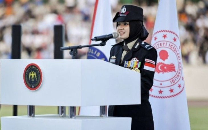 Briptu Tiara Nissa Zulbida Polwan Polda Jatim raih lulusan terbaik Akademi Kepolisian Turki 