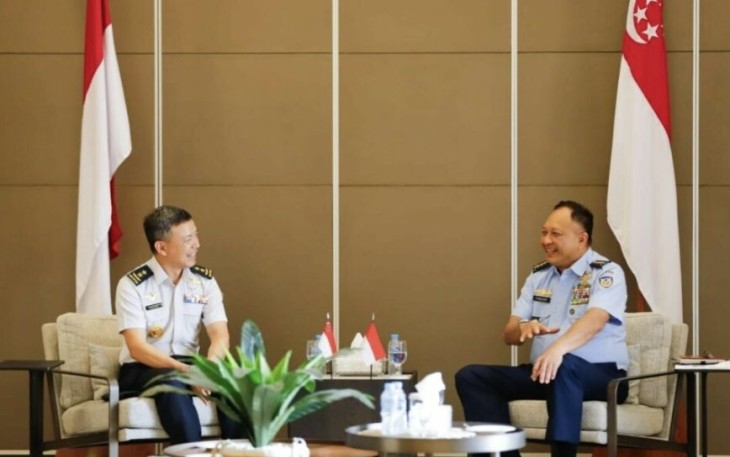 Kasau Marsekal TNI Fajar Prasetyo bersama CAF RSAF Major General Kelvin Boon Leong di Jakarta, Kamis (3/8) 