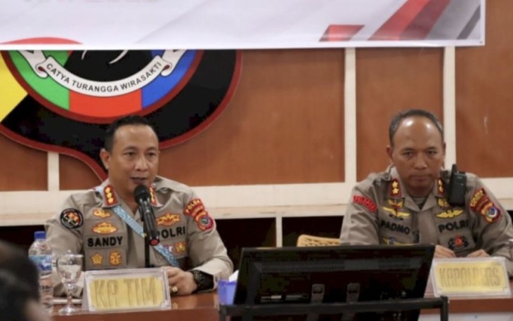 Kabidhumas Polda NTT Kombes Pol Ariasandy bersama Kapolres Ngada AKBP Padmo Arianto saat supervisi kehumasan, Senin (14/8)