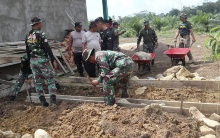 Pondasi MCK untuk warga di lokasi TMMD 