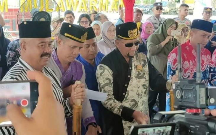Tradisi Beseprah Erau Adat Pelas Benua Kabupaten Kutai Kartanegara 
