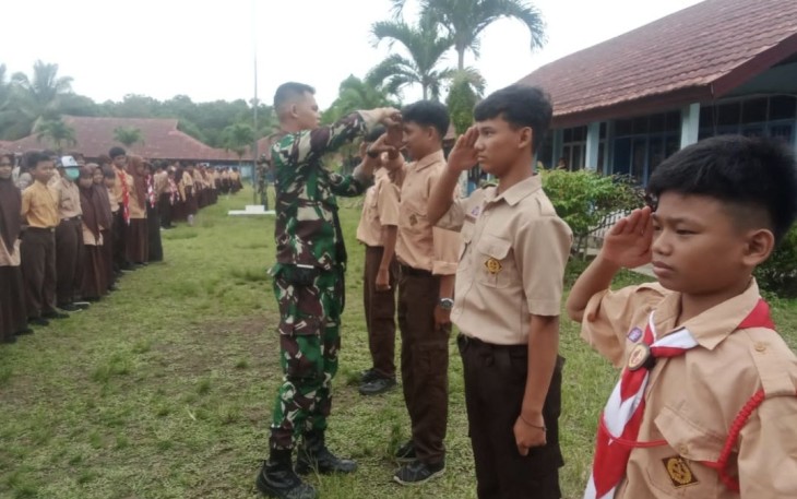 Latihan Baris Berbaris Pelajar SMP Negeri 2 Merancang Ulu 