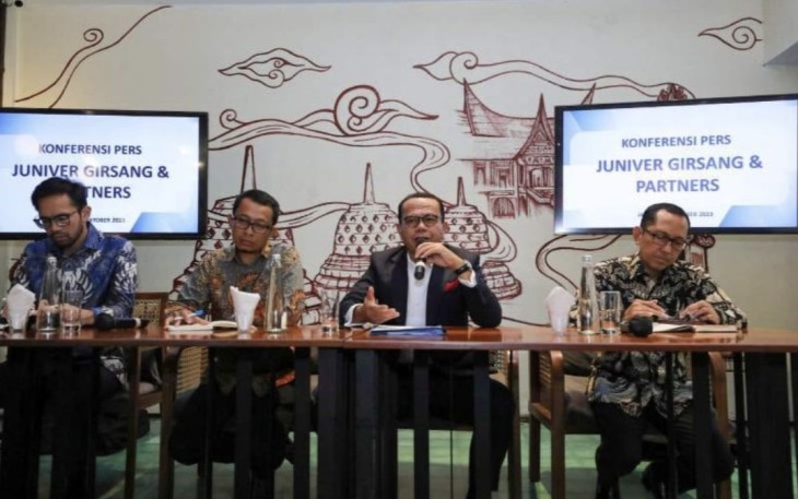 Kuasa Hukum Telkom Saat memberikan keterangan pers di Jakarta, Kamis (5/10)