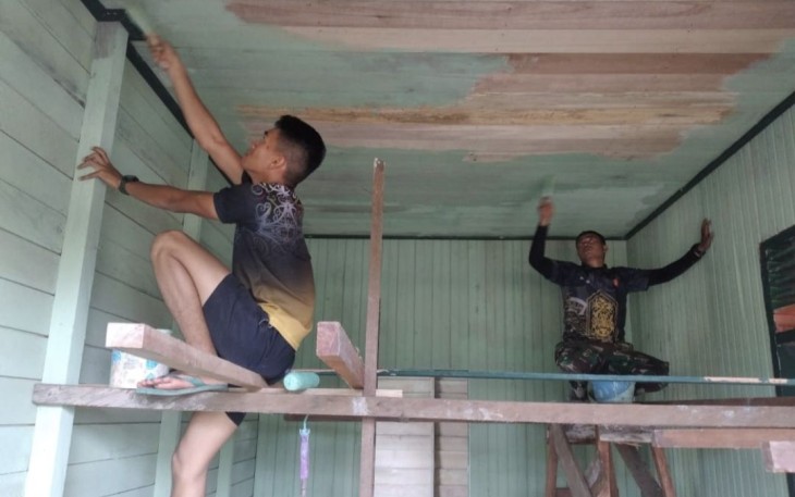 Pengecatan plafon RTLH 