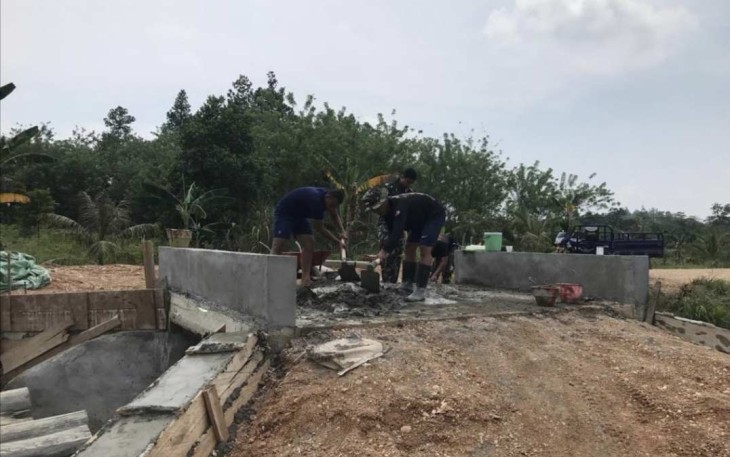 Pembangunan jembatan di lokasi TMMD 