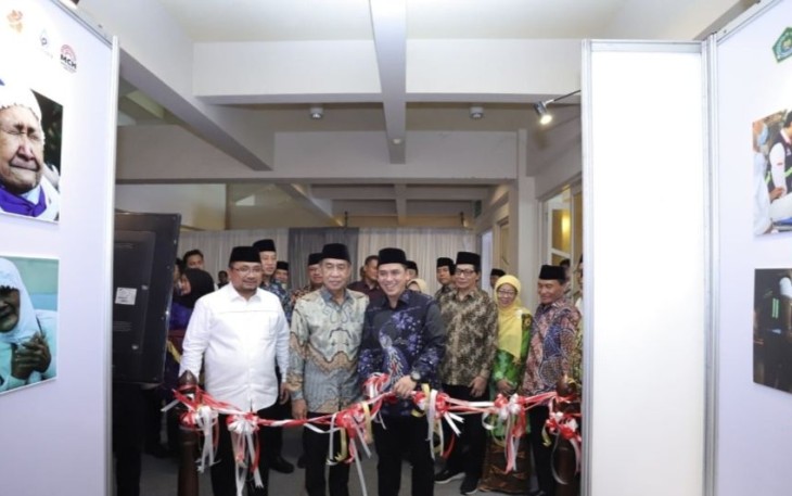 Menag Yaqut Cholil Qoumas saat membuka pameran foto haji 2023 di Yogyakarta, Senin (23/10)