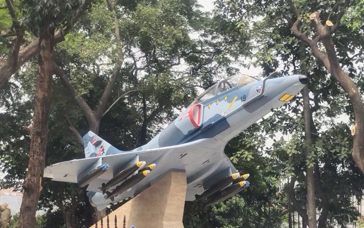 Monumen A-4 Skyhawk "Swa Bhuwana Paksa" di Taman Seno Eco Park Tebet Jakarta Selatan 
