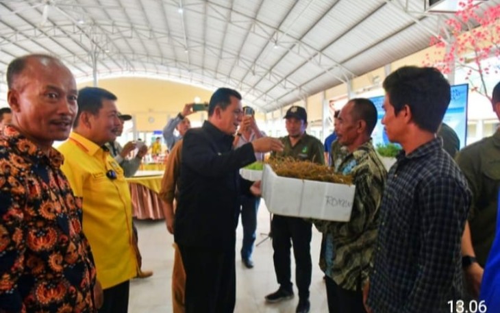 Gubernur Kepri Beri Bantuan Untuk Nelayan Kota Batam 