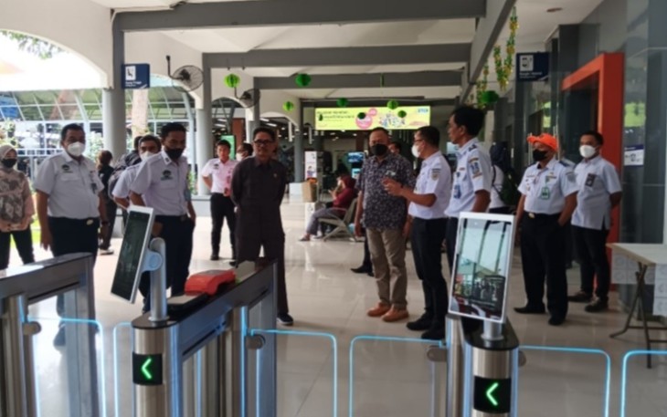 DPRD Jatim saat Sidak di Stasiun Gubeng.