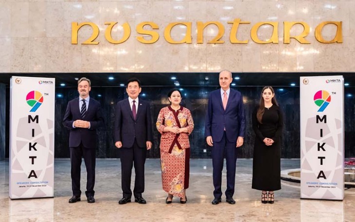 Ketua DPR RI Puan Maharani bersama 4 pimpinan parlemen MIKTA, Senin (20/11/2023).
