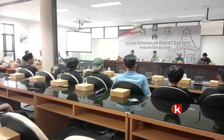 Situasi Hearing Persoalan Keberadaan Tower di Dusun Tejo, Kelurahan Babadan, Kecamatan Wlingi, Kabupaten Blitar. (Foto : Faisal NR / Klikwarta.com)